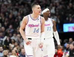 鲍威尔：阿德巴约进攻方式多样也能换防 希罗打无球持球都很棒