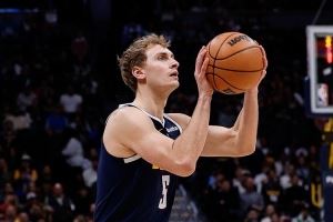 中规中矩！亨特-泰森14中4拿到12分11板2助2断