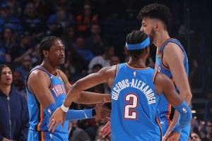 到底谁请客？？霍姆格伦转发杰伦威续约报道：哈哈该你请客了😂