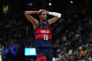 都二年级了啊！榜眼萨尔10中5拿15分 14号秀卡林顿9中1仅4分