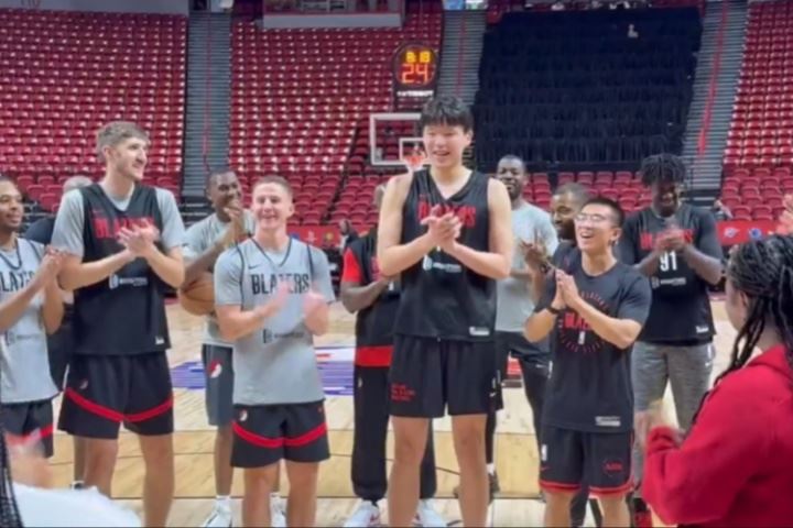 🎂文化输出+新秀义务~杨瀚森为球队PR用中文唱生日快乐歌