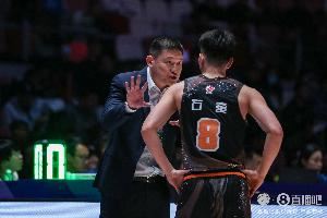 媒体人：清华关键时刻打法略显单一 石奎or隰泰诚发挥受限就危矣